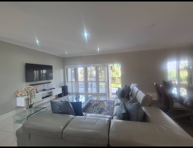 4 BEDROOM TOWNHOUSE FOR SALE IN IZINGA ESTATE